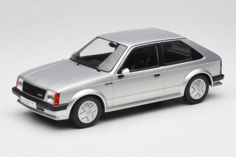 Opel Kadett D GTE Strieborný MCG 1:18 MCG18533 Kov