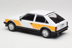 Opel Kadett D SR Biely so Žltým Dekorom MCG 1:18 MCG18534 Kov – obrázok 5 z 6