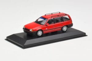 Opel Kadett E Club Kombi Červený Minichamps 1:43 400045910 Kov – obrázok 3 z 3