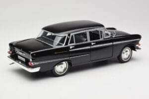 Opel Kapitan P1 Čierny Revell 1:18 08822 Kov – obrázok 3 z 8