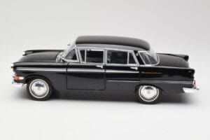 Opel Kapitan P1 Čierny Revell 1:18 08822 Kov – obrázok 4 z 8