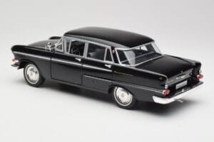 Opel Kapitan P1 Čierny Revell 1:18 08822 Kov – obrázok 7 z 8
