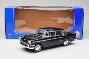 Opel Kapitan P1 Čierny Revell 1:18 08822 Kov – obrázok 8 z 8
