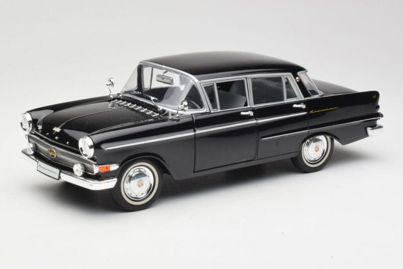 Opel Kapitan P1 Čierny Revell 1:18 08822 Kov