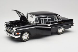 Opel Kapitan P2 Čierny Revell 1:18 08821 Kov – obrázok 2 z 8