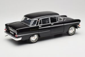 Opel Kapitan P2 Čierny Revell 1:18 08821 Kov – obrázok 3 z 8