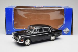 Opel Kapitan P2 Čierny Revell 1:18 08821 Kov – obrázok 8 z 8