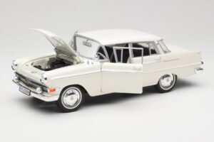 Opel Kapitan P2 Biely Revell 1:18 08821-M1 Kov – obrázok 2 z 8