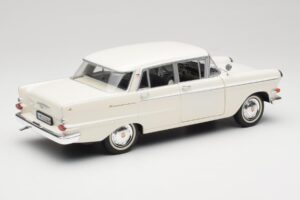 Opel Kapitan P2 Biely Revell 1:18 08821-M1 Kov – obrázok 3 z 8