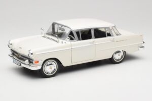 Opel Kapitan P2 Biely Revell 1:18 08821-M1 Kov