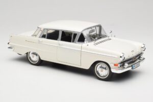 Opel Kapitan P2 Biely Revell 1:18 08821-M1 Kov – obrázok 6 z 8