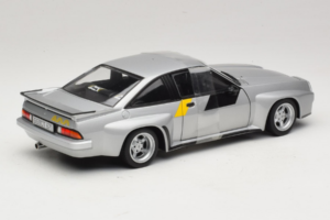 Opel Manta 400 Homologation Strieborný Revell 1:18 8491 Kov – obrázok 2 z 6