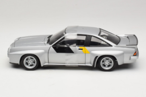 Opel Manta 400 Homologation Strieborný Revell 1:18 8491 Kov – obrázok 3 z 6
