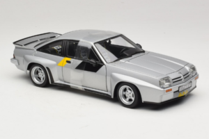 Opel Manta 400 Homologation Strieborný Revell 1:18 8491 Kov – obrázok 4 z 6