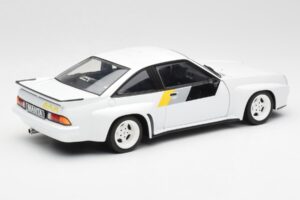 Opel Manta 400 Homologation Biely Revell 1:18 8819 Kov – obrázok 3 z 8