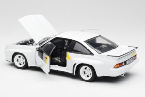 Opel Manta 400 Homologation Biely Revell 1:18 8819 Kov – obrázok 5 z 8
