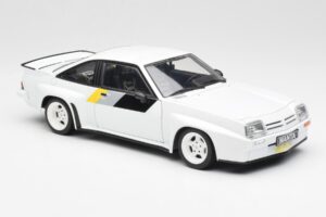 Opel Manta 400 Homologation Biely Revell 1:18 8819 Kov – obrázok 6 z 8