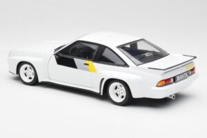 Opel Manta 400 Homologation Biely Revell 1:18 8819 Kov – obrázok 7 z 8