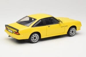 Opel Manta B GT/E Žltý Revell 1:18 08421 Kov – obrázok 3 z 8
