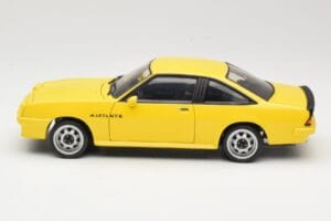 Opel Manta B GT/E Žltý Revell 1:18 08421 Kov – obrázok 4 z 8