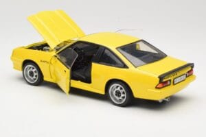 Opel Manta B GT/E Žltý Revell 1:18 08421 Kov – obrázok 5 z 8