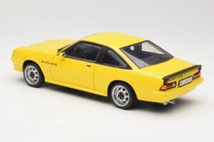 Opel Manta B GT/E Žltý Revell 1:18 08421 Kov – obrázok 7 z 8