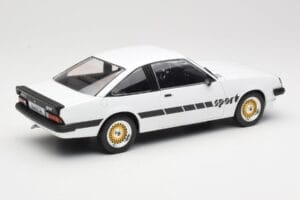 Opel Manta B Sport Biely MCG 1:18 MCG18237 Kov – obrázok 2 z 6