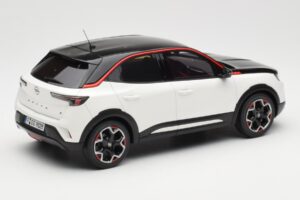 Opel Mokka-E GS Line Jada Biely Otto 1:18 OT1045 Živica – obrázok 2 z 6