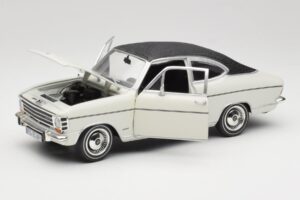 Opel Olympia A Coupe Biely Čierny Revell 1:18 8446 Kov – obrázok 2 z 8