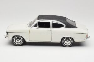 Opel Olympia A Coupe Biely Čierny Revell 1:18 8446 Kov – obrázok 4 z 8