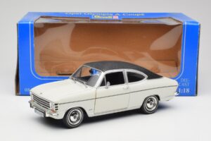 Opel Olympia A Coupe Biely Čierny Revell 1:18 8446 Kov – obrázok 8 z 8