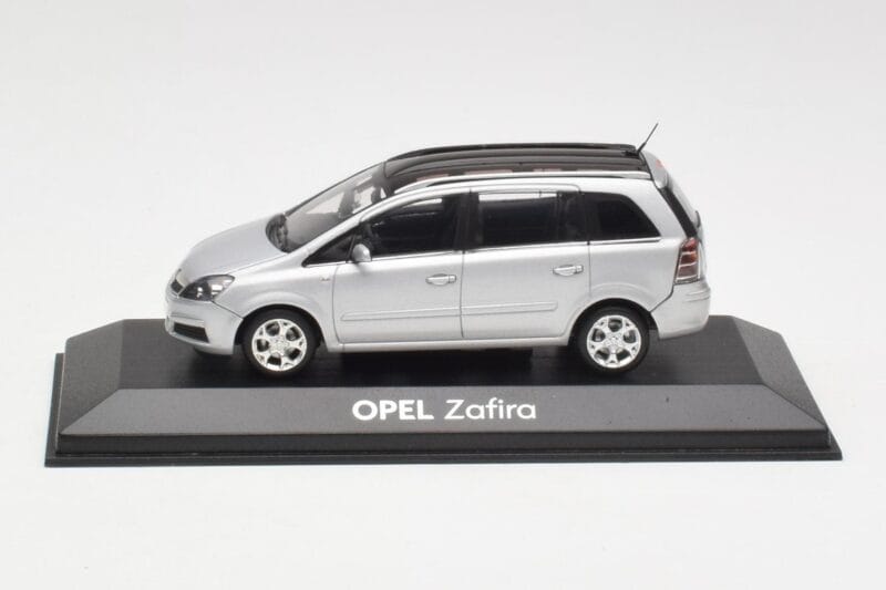 Opel Zafira B Strieborný Minichamps 1:43 1799109 Kov