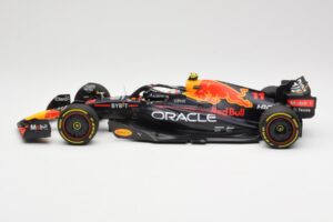 Oracle Red Bull Racing RB18 #11 S. Perez Miami GP 2022 Minichamps 1:18 110220511 Kov – obrázok 3 z 6