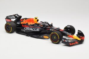Oracle Red Bull Racing RB18 #11 S. Perez Miami GP 2022 Minichamps 1:18 110220511 Kov – obrázok 4 z 6