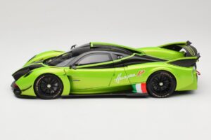Pagani Huayra R Zelený LCD 1:18 LCD18012-GR Kov – obrázok 4 z 8