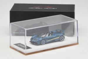 Pagani Huayra Tricolore Roadster Modrý Henson & Heaven 1:64 PHTRB01 Živica – obrázok 7 z 8