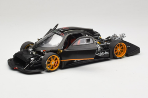 Pagani Zonda R Revolucion Carbon Fiber AUTOart 1:18 78261 Kov – obrázok 2 z 8