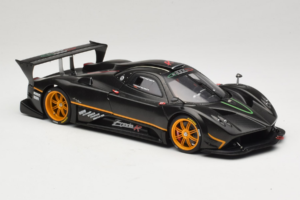 Pagani Zonda R Revolucion Carbon Fiber AUTOart 1:18 78261 Kov – obrázok 6 z 8