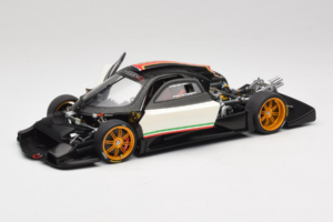 Pagani Zonda R Revolucion Biely AUTOart 1:18 78262 Kov – obrázok 2 z 8