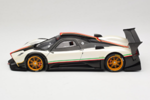 Pagani Zonda R Revolucion Biely AUTOart 1:18 78262 Kov – obrázok 4 z 8