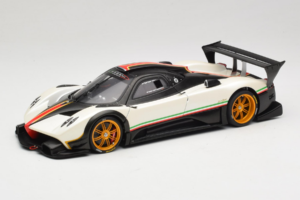 Pagani Zonda R Revolucion Biely AUTOart 1:18 78262 Kov