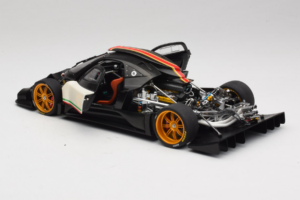 Pagani Zonda R Revolucion Biely AUTOart 1:18 78262 Kov – obrázok 5 z 8