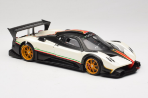 Pagani Zonda R Revolucion Biely AUTOart 1:18 78262 Kov – obrázok 6 z 8