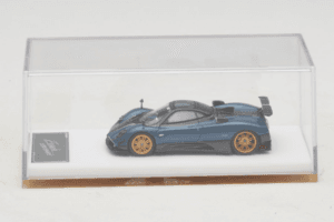 Pagani Zonda Tricolore Exposed Carbon Modrý Henson & Heaven 1:64 PZTECB01 Kov – obrázok 6 z 7