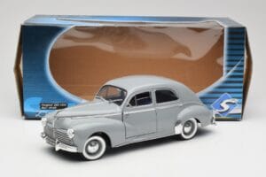 Peugeot 203 Gris Clair Solido 1:18 8145 Kov – obrázok 8 z 8