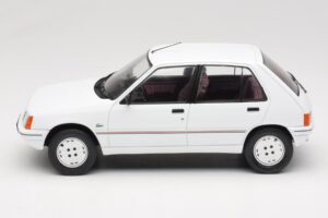 Peugeot 205 Biely MCG 1:18 MCG18493 Kov – obrázok 3 z 6