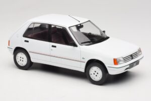 Peugeot 205 Biely MCG 1:18 MCG18493 Kov – obrázok 4 z 6