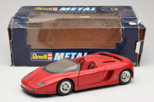 Pininfarina Mythos Červený Revell 1:18 8806 Kov – obrázok 8 z 8