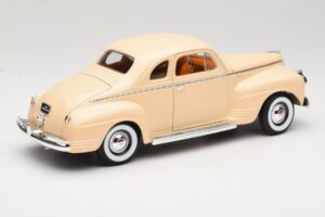 Plymouth Coupe Béžový Road Signature 1:18 92398 Kov – obrázok 3 z 8