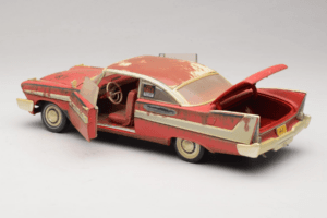 Plymouth Fury Červený Christine Špinavá Verzia Auto World 1:18 AWSS119/06 Kov – obrázok 5 z 8